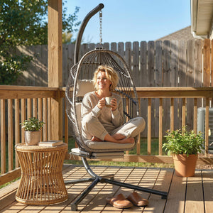 Fauteuil suspendu avec support, chaise suspendue pliante avec repose-pieds rétractable, coussin doux et appuie-tête, pour intérieur et extérieur, terrasse ou jardin, gris clair