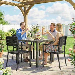 - Ensemble de 4 chaises de jardin empilables, avec assise et dossier en HDPE à lattes, accoudoirs et structure en métal, pour terrasse ou balcon, noir
