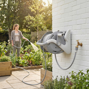 Enrouleur Tuyau Arrosage Mural 20+2 m x Ø 15 mm, Dévidoir de Tuyaux d'Eau Portable, Buse à 2 Modes, Manivelle, pour Pelouse, Garage, Lavage de Voiture et Arrosage, Gris