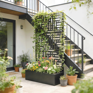 Jardinière avec treillis, bac à fleurs en acier galvanisé, lit surélevé avec brise-vue, trous de drainage, motif géométrique, pour plantes grimpantes, légumes, 90 x 40 x 180 cm, noir