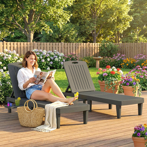 Lot de 2 chaises longues de jardin, en plastique PP avec plateau latéral, inclinables à 5 positions, tout temps, pour terrasse, piscine, jardin, plage, gris