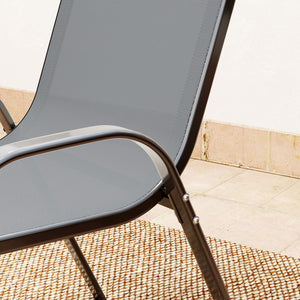 3 pièces salon de jardin extérieur, ensemble de meubles 2 fauteuils empilables, table basse avec dessus en verre trempé, tissu en textilène, pour patio, terrasse, balcon, gris foncé