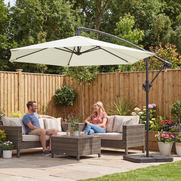 Parasol déporté 3 m avec pied en croix et dalles lestage, parasol de jardin extérieur avec manivelle et loquet de verrouillage, toile polyester 180 g/m², protection UV 30+, crème